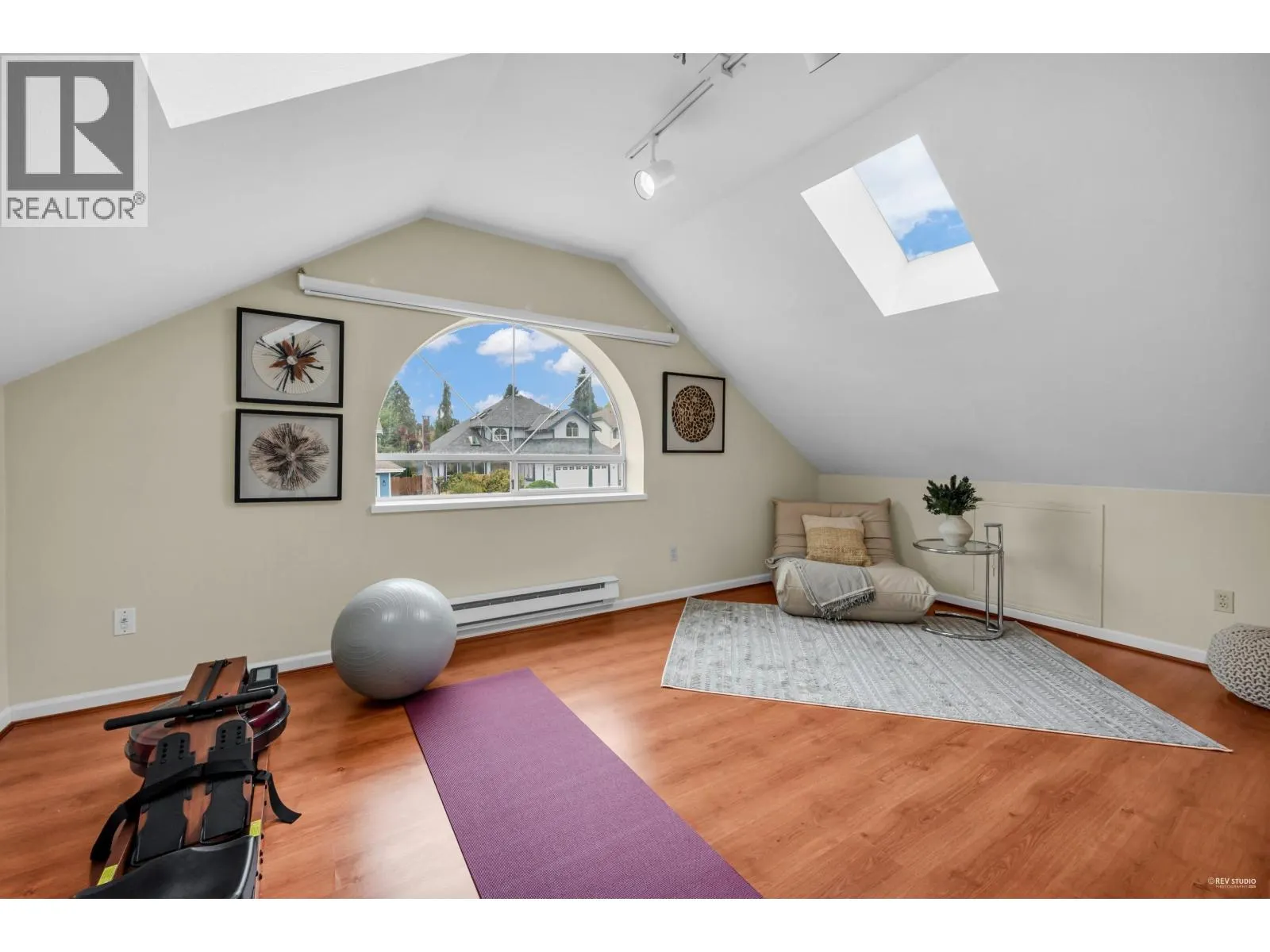 1830 WALNUT CRESCENT
