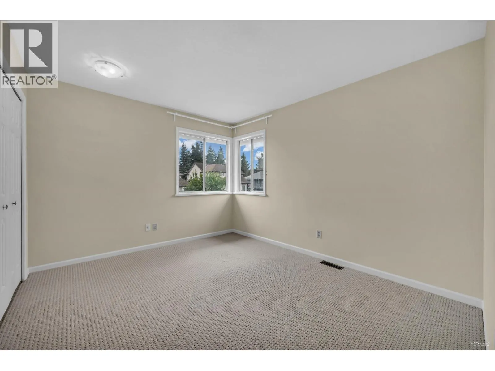 1830 WALNUT CRESCENT
