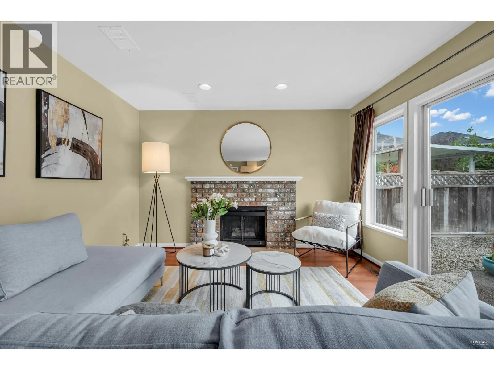 1830 WALNUT CRESCENT