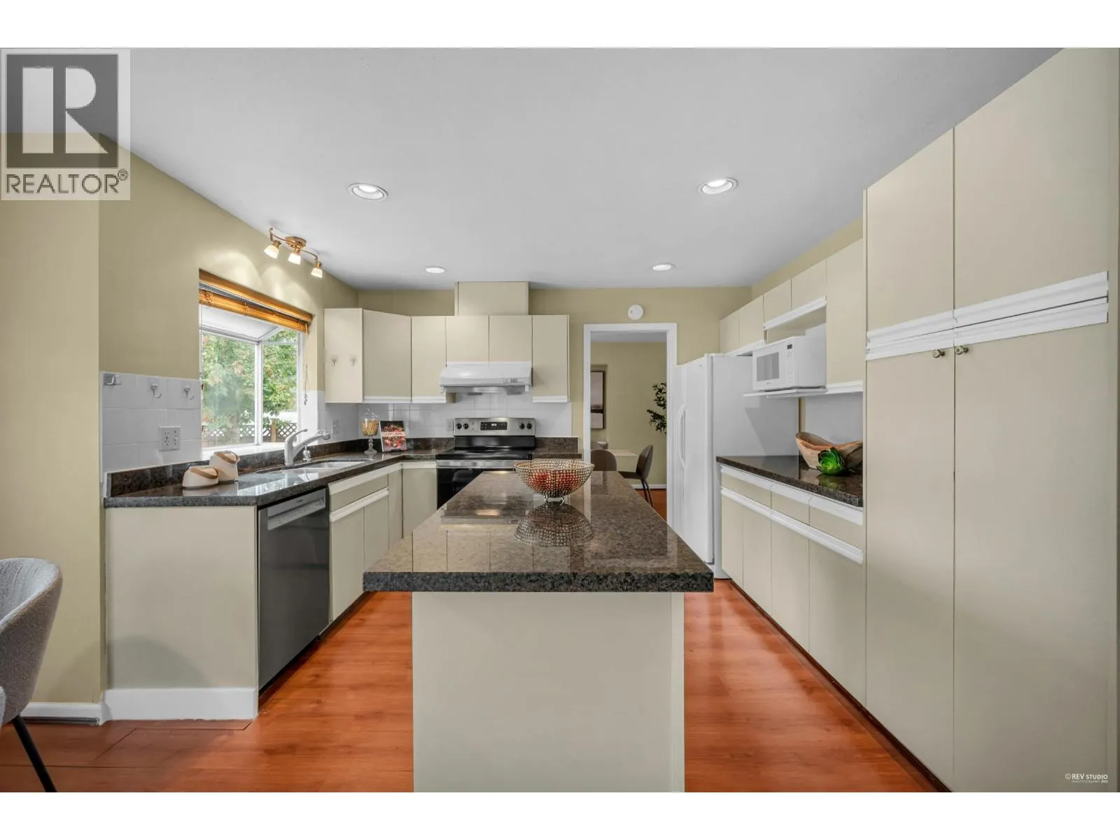 1830 WALNUT CRESCENT