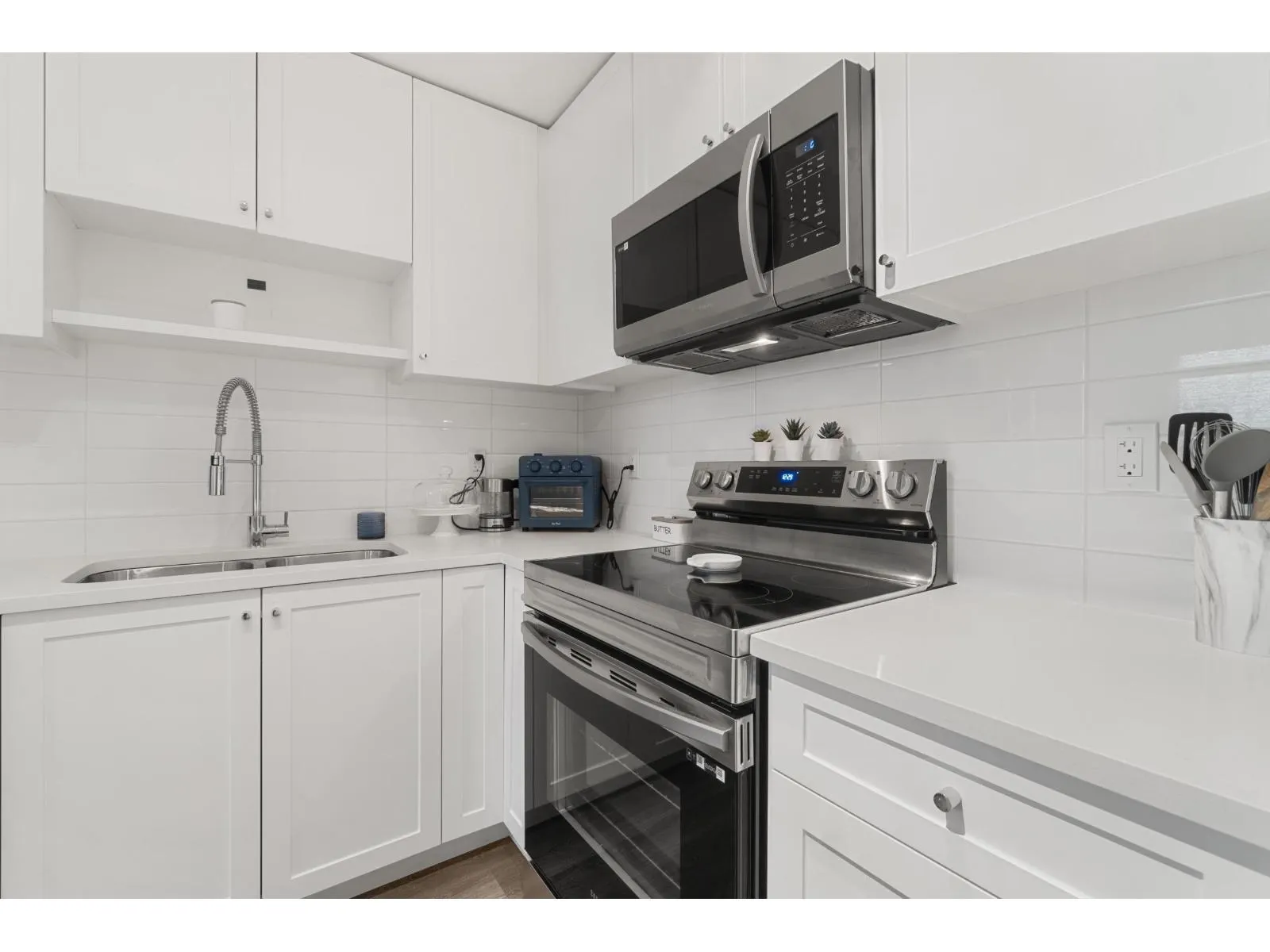 111 15848 FRASER HIGHWAY