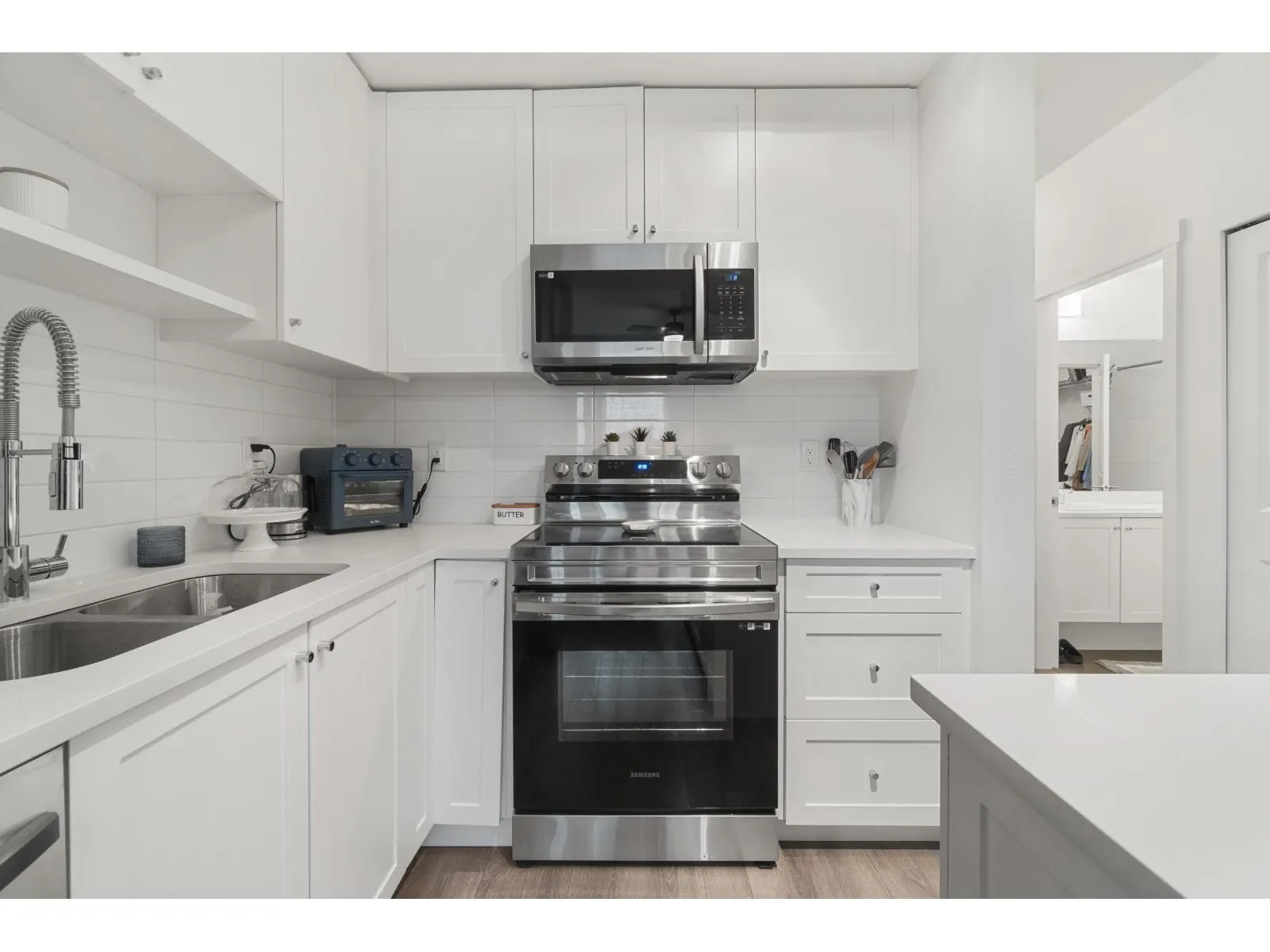 111 15848 FRASER HIGHWAY