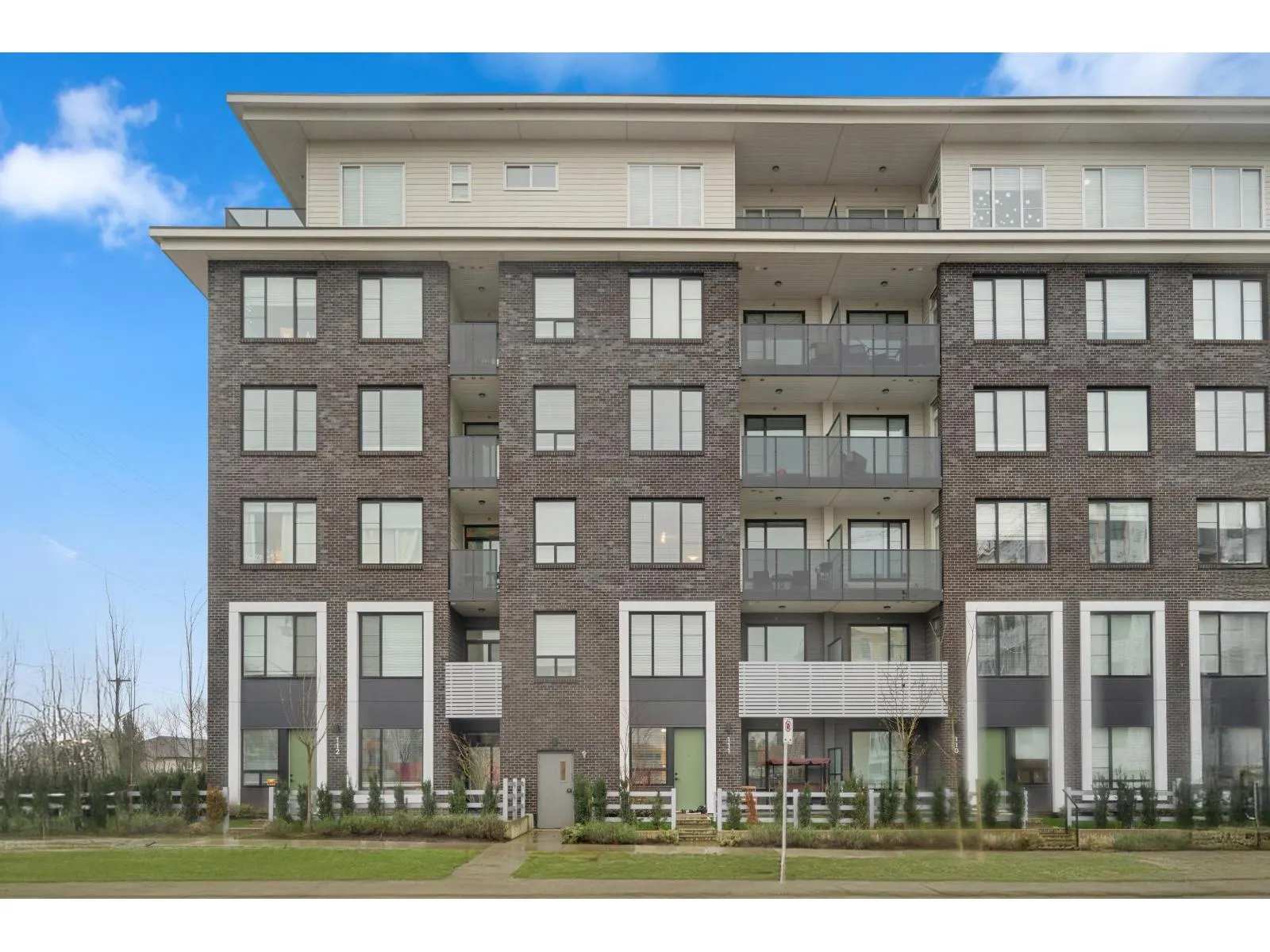 111 15848 FRASER HIGHWAY