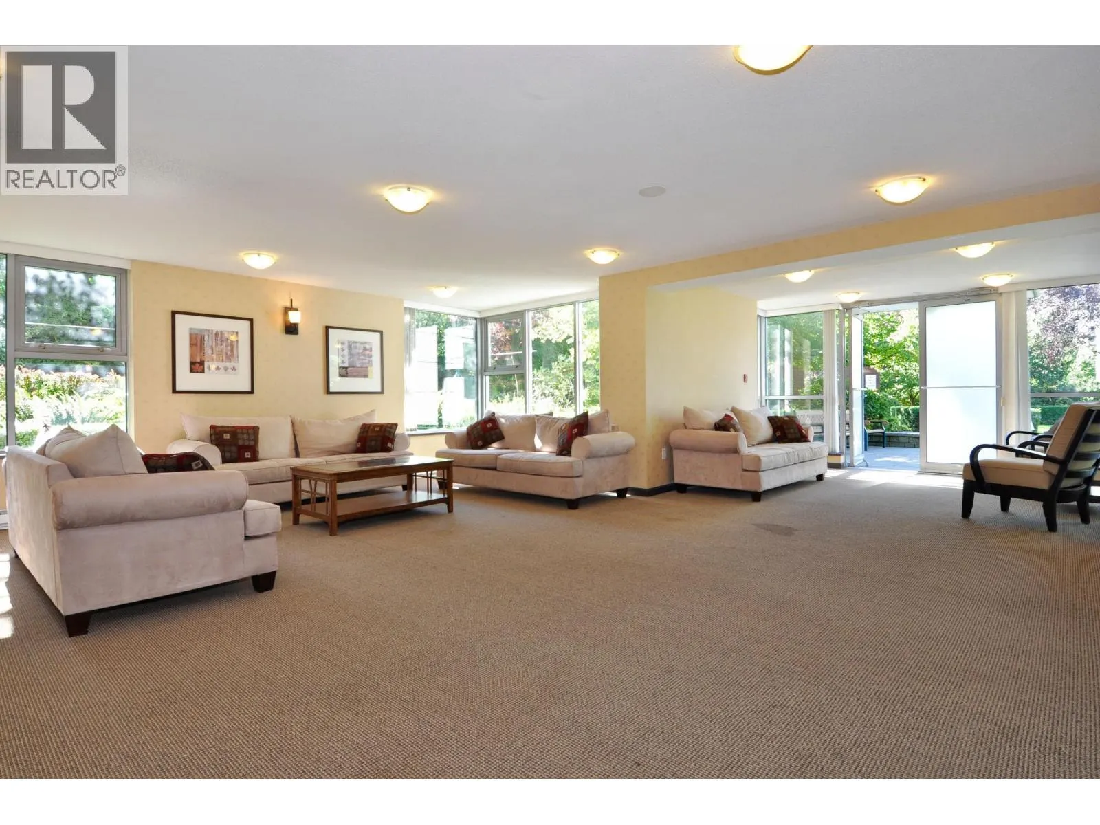 1706 235 GUILDFORD WAY