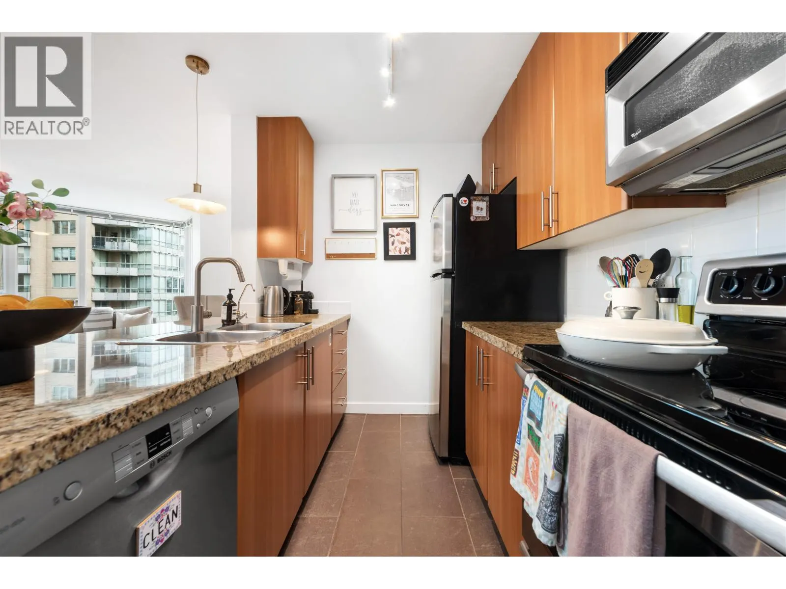 707 58 KEEFER PLACE