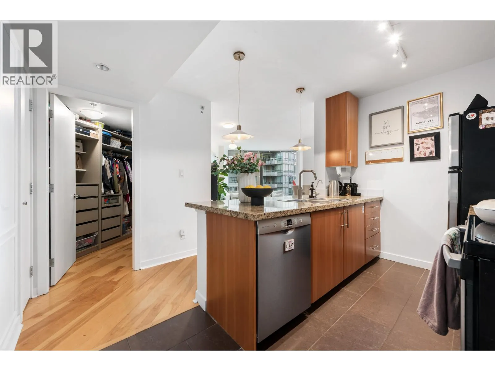 707 58 KEEFER PLACE