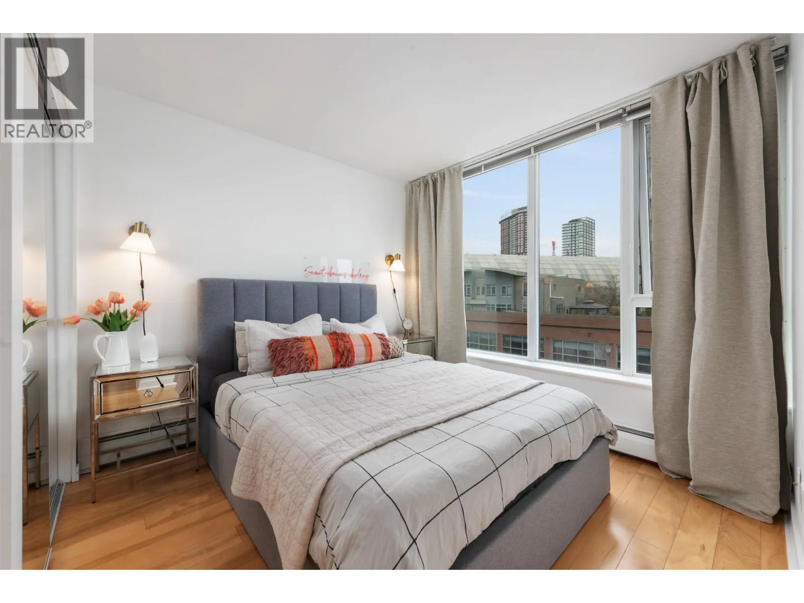 707 58 KEEFER PLACE