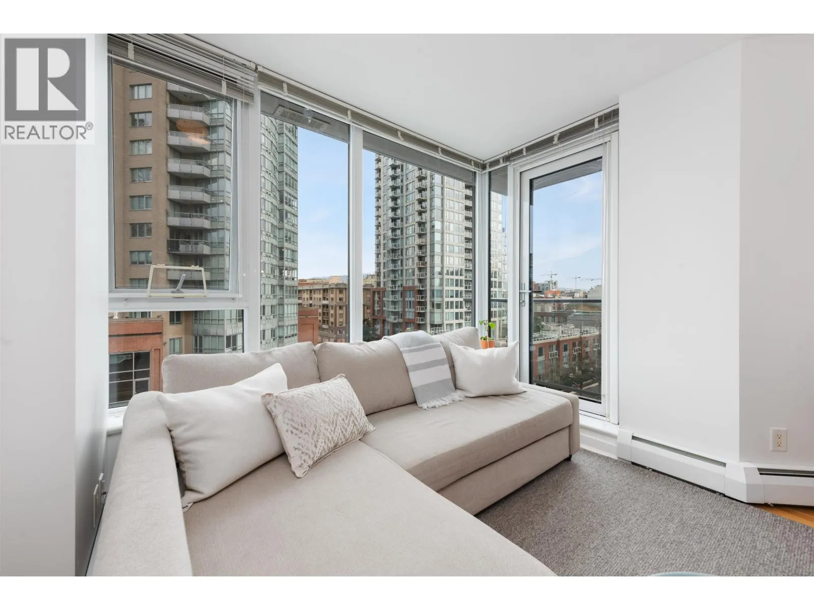 707 58 KEEFER PLACE
