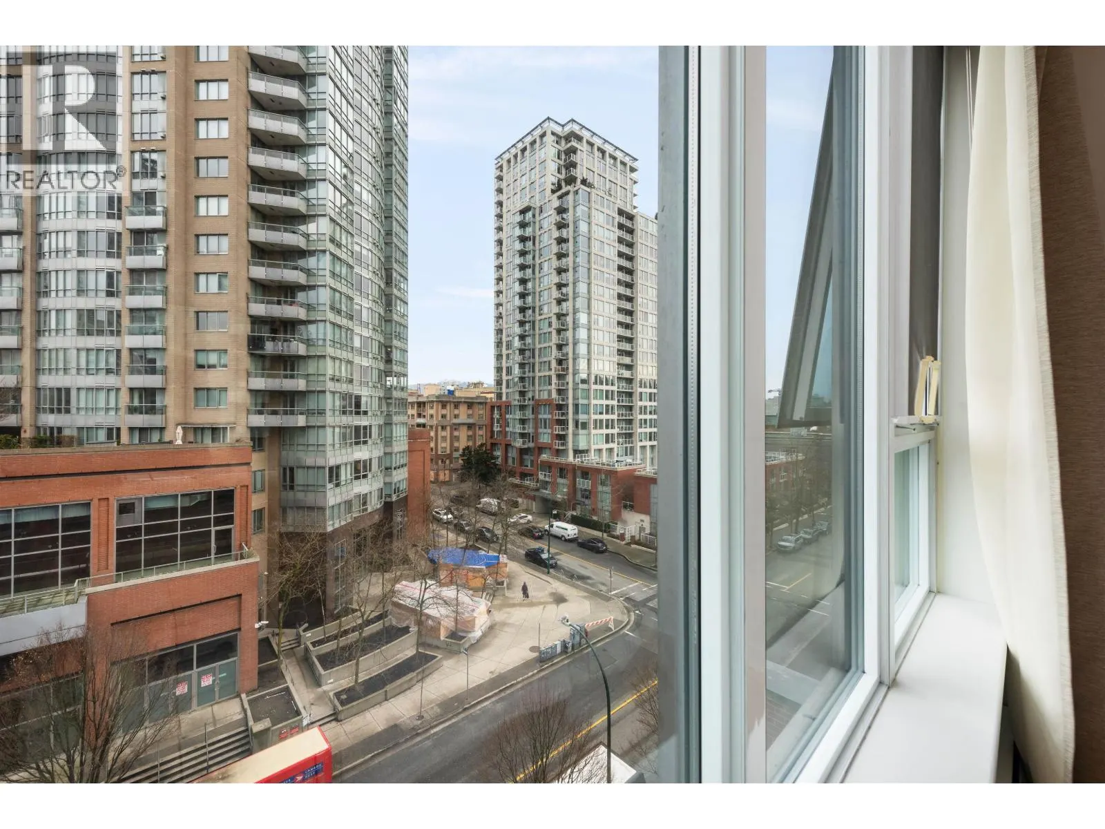 707 58 KEEFER PLACE