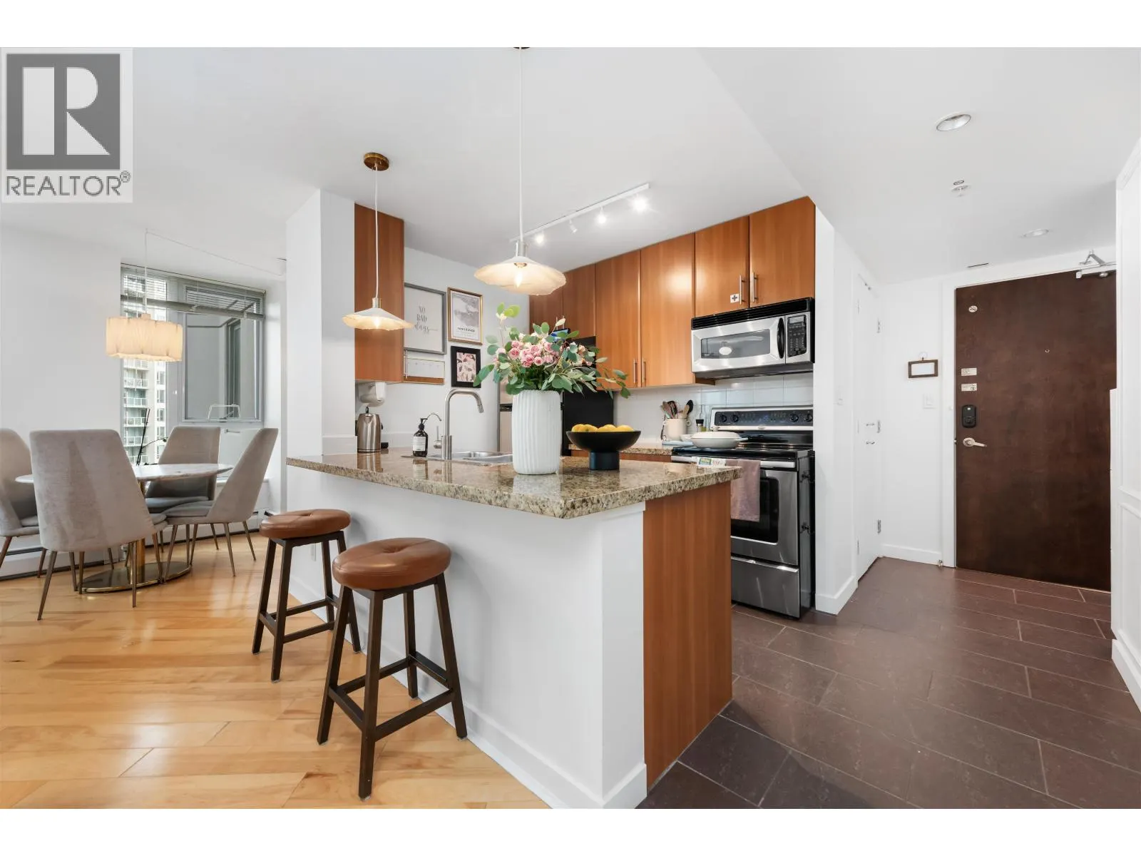 707 58 KEEFER PLACE