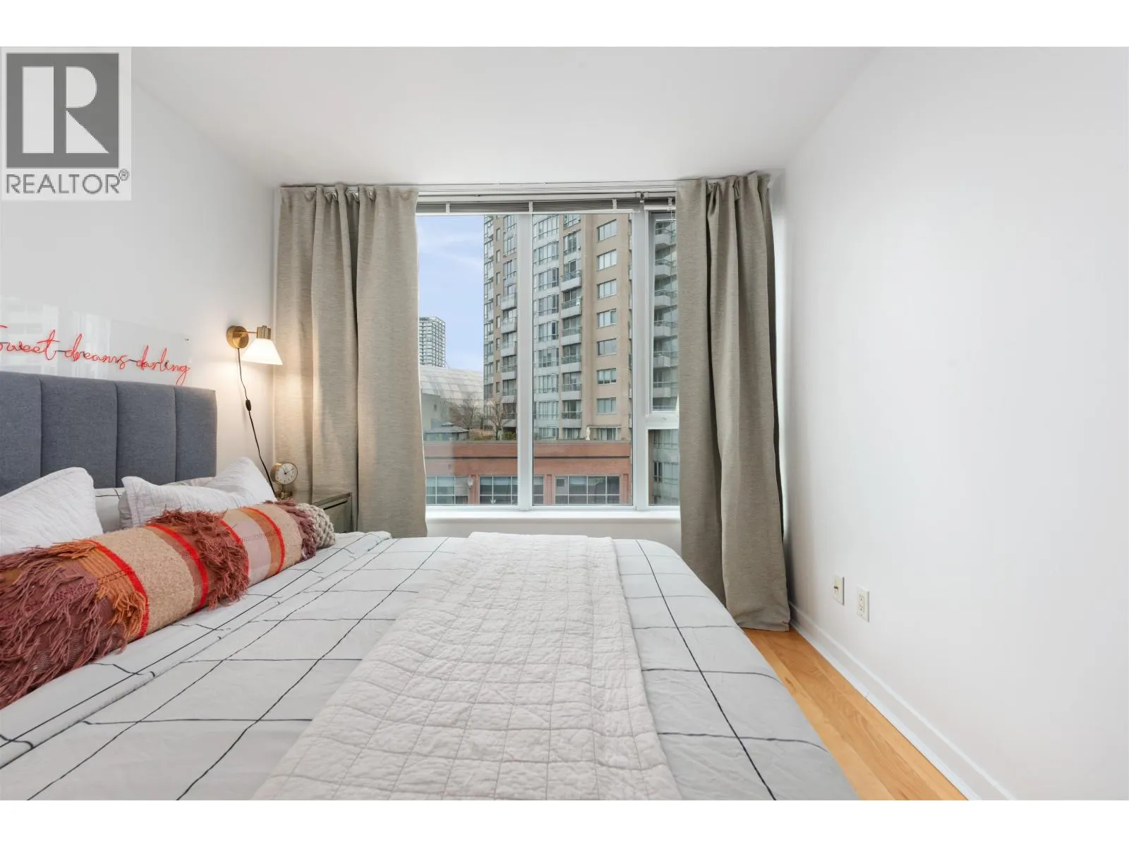 707 58 KEEFER PLACE