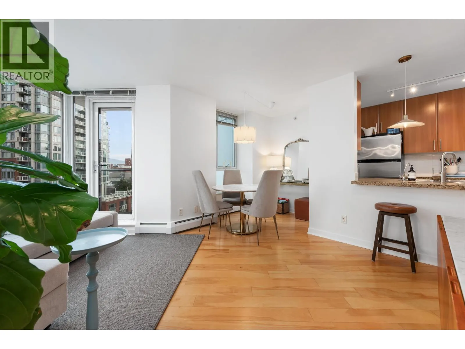 707 58 KEEFER PLACE