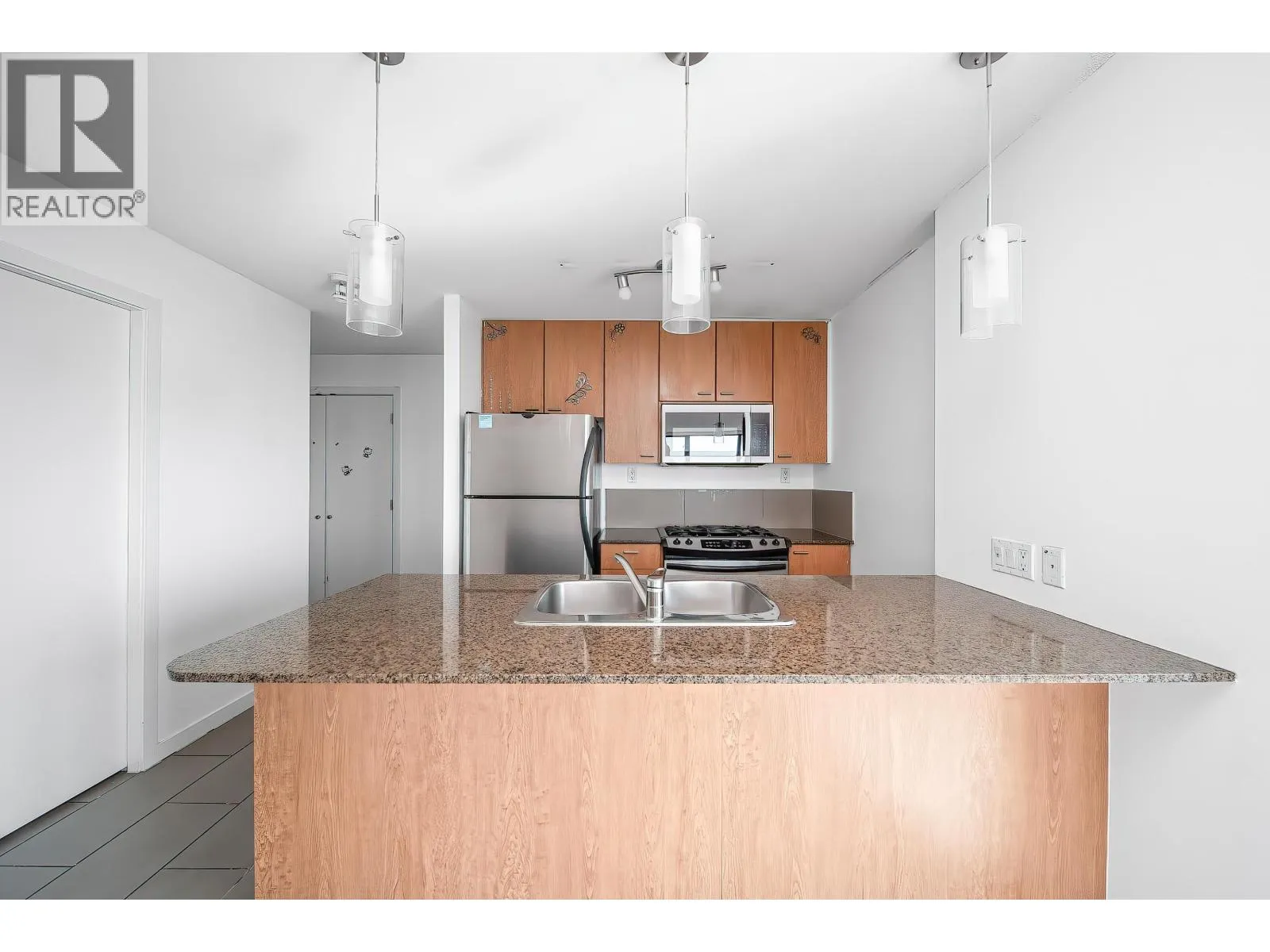 2307 7063 HALL AVENUE