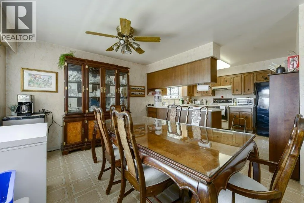 8194 WOODLAKE COURT
