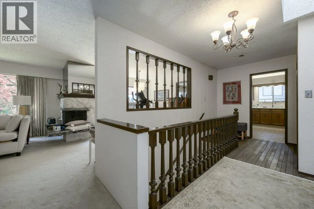 8194 WOODLAKE COURT