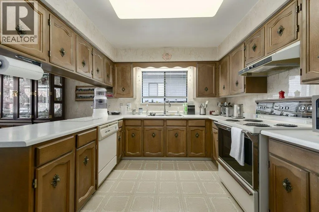 8194 WOODLAKE COURT
