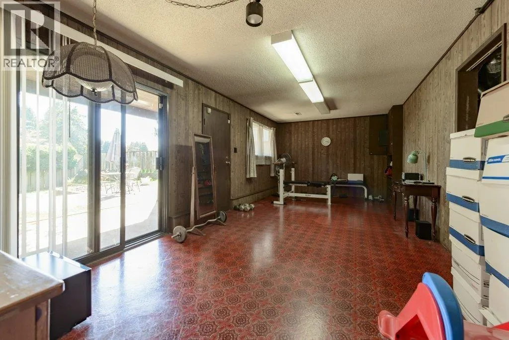 8194 WOODLAKE COURT