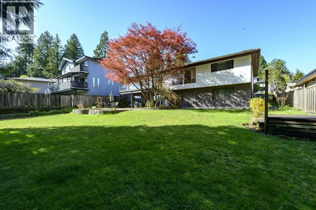 8194 WOODLAKE COURT