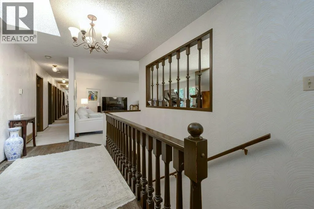 8194 WOODLAKE COURT