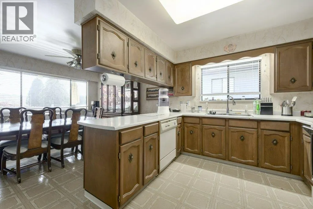 8194 WOODLAKE COURT