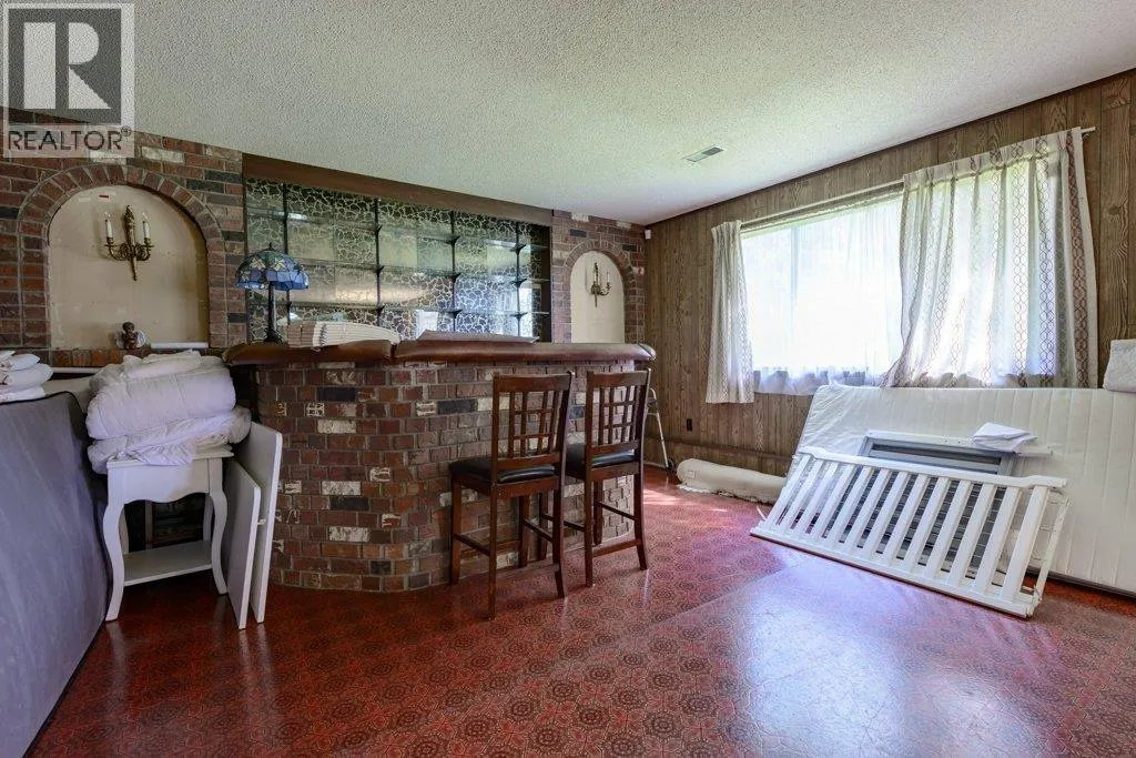 8194 WOODLAKE COURT