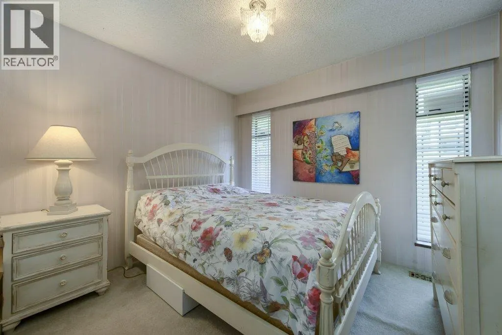 8194 WOODLAKE COURT