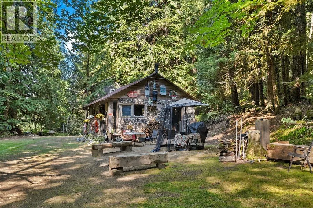 2045 N RUSTAD ROAD