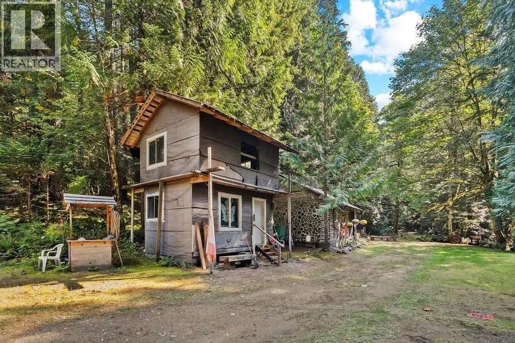 2045 N RUSTAD ROAD