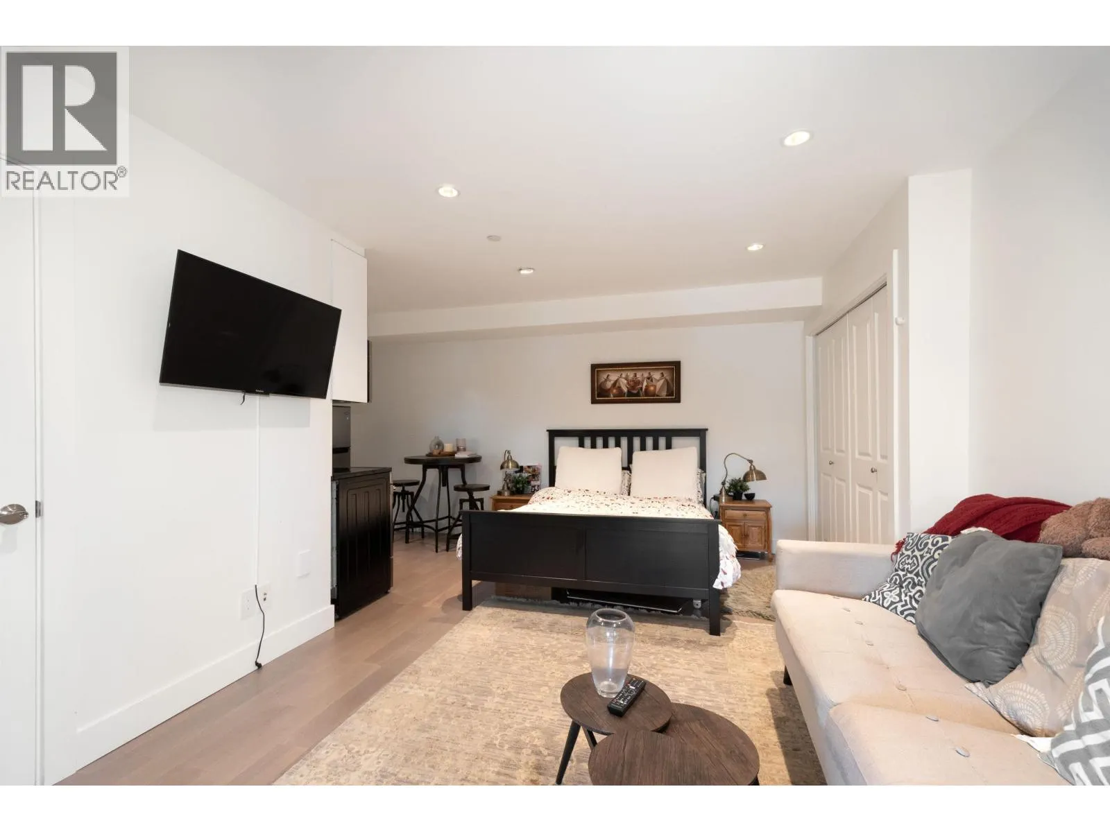 2867 PANORAMA DRIVE