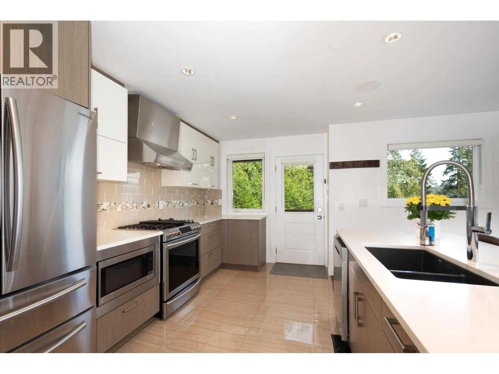 2867 PANORAMA DRIVE