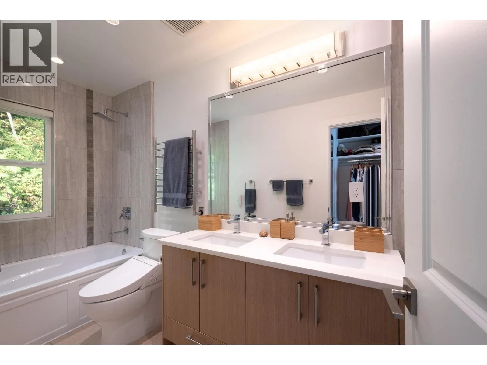 2867 PANORAMA DRIVE