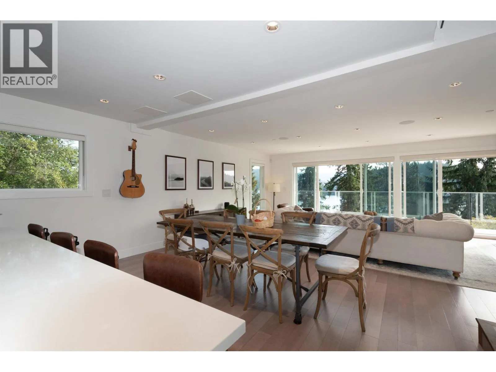 2867 PANORAMA DRIVE