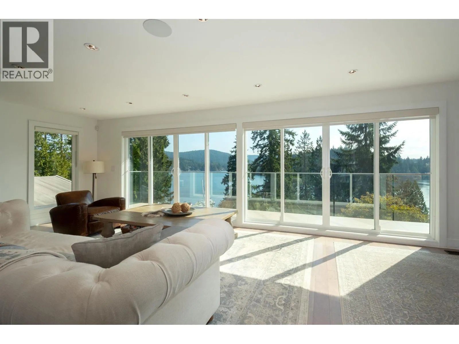2867 PANORAMA DRIVE