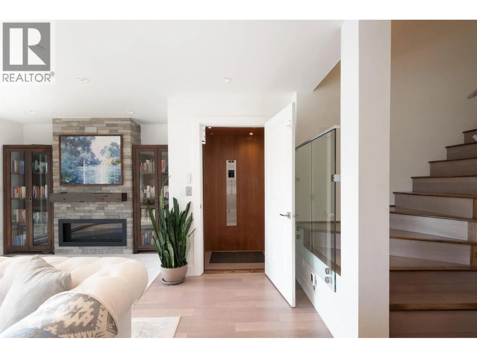 2867 PANORAMA DRIVE