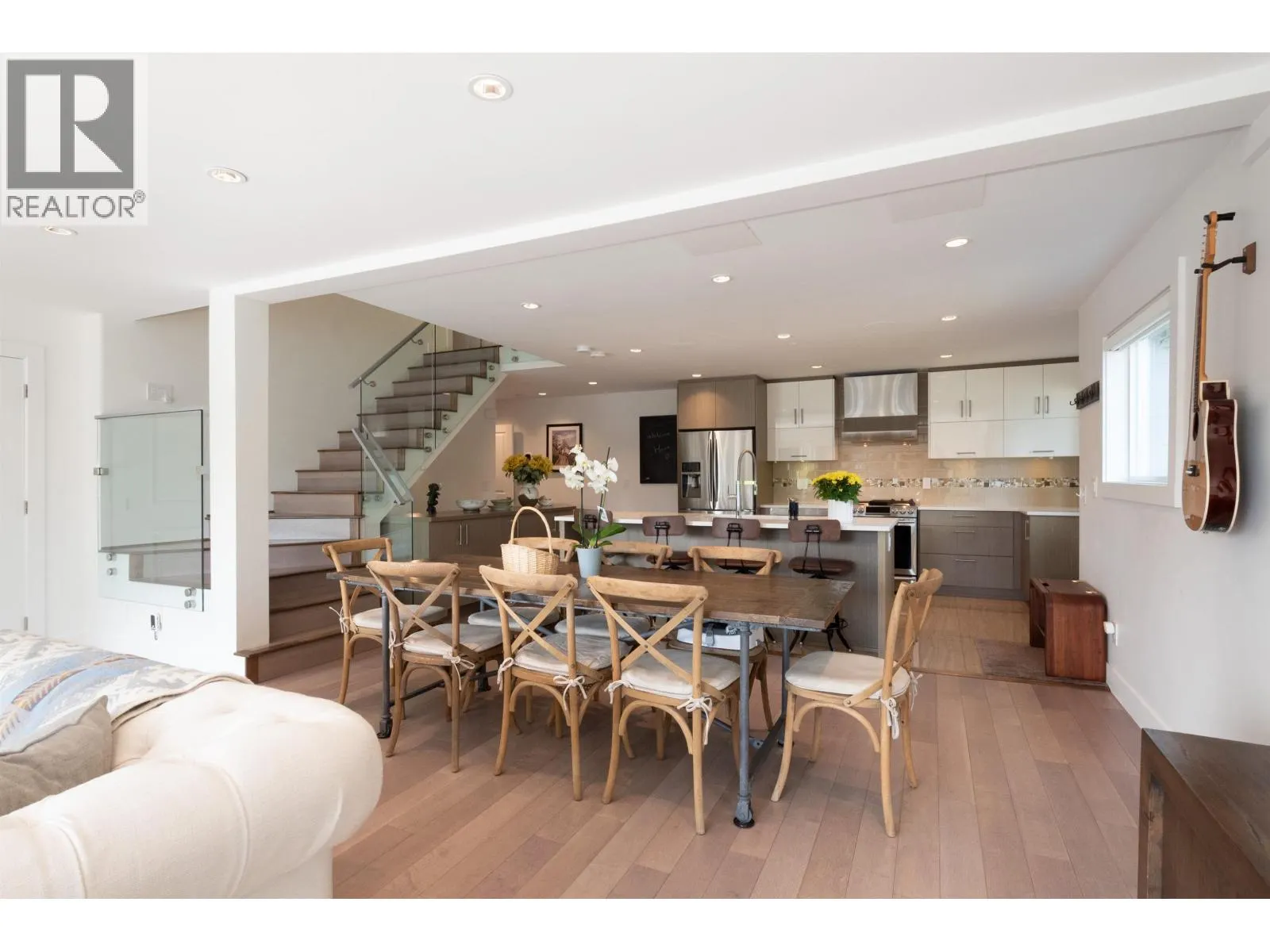 2867 PANORAMA DRIVE