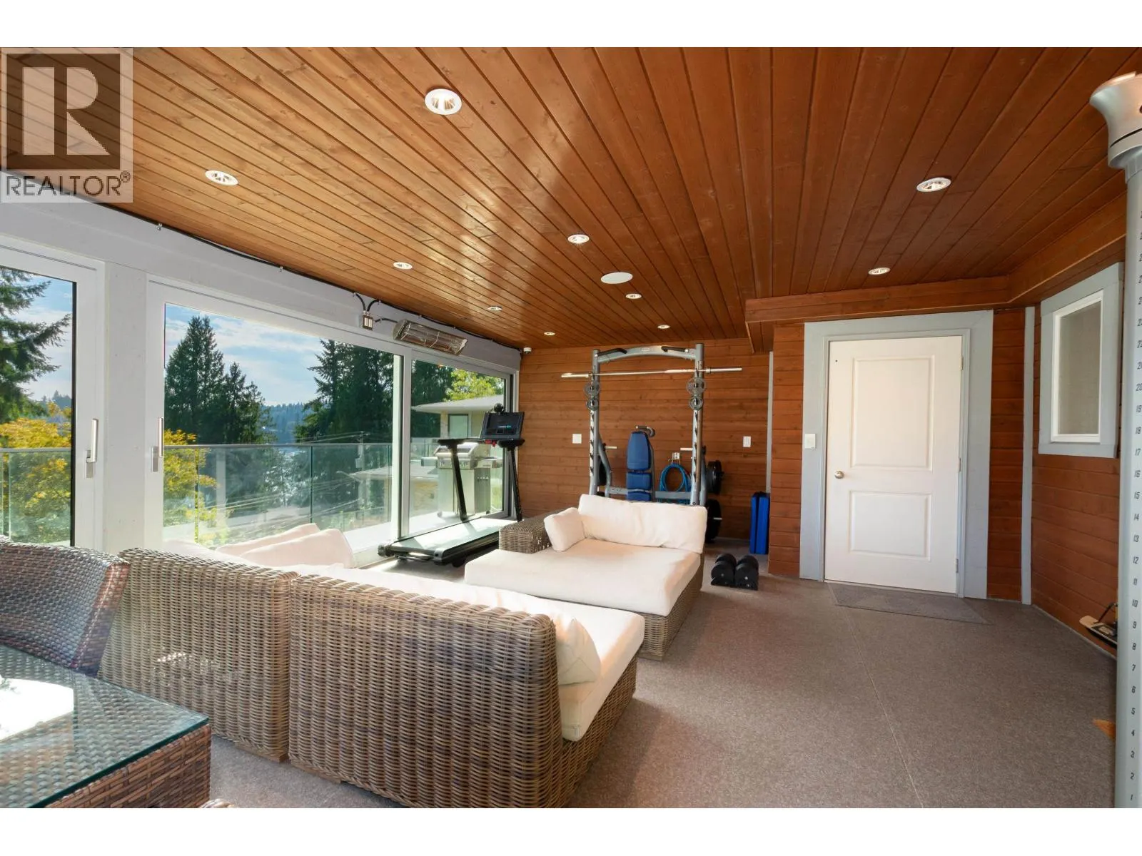 2867 PANORAMA DRIVE