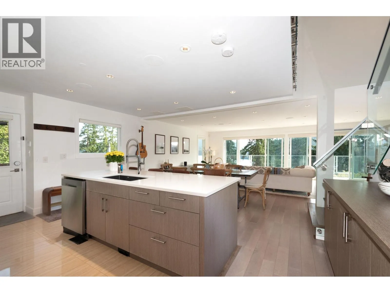 2867 PANORAMA DRIVE