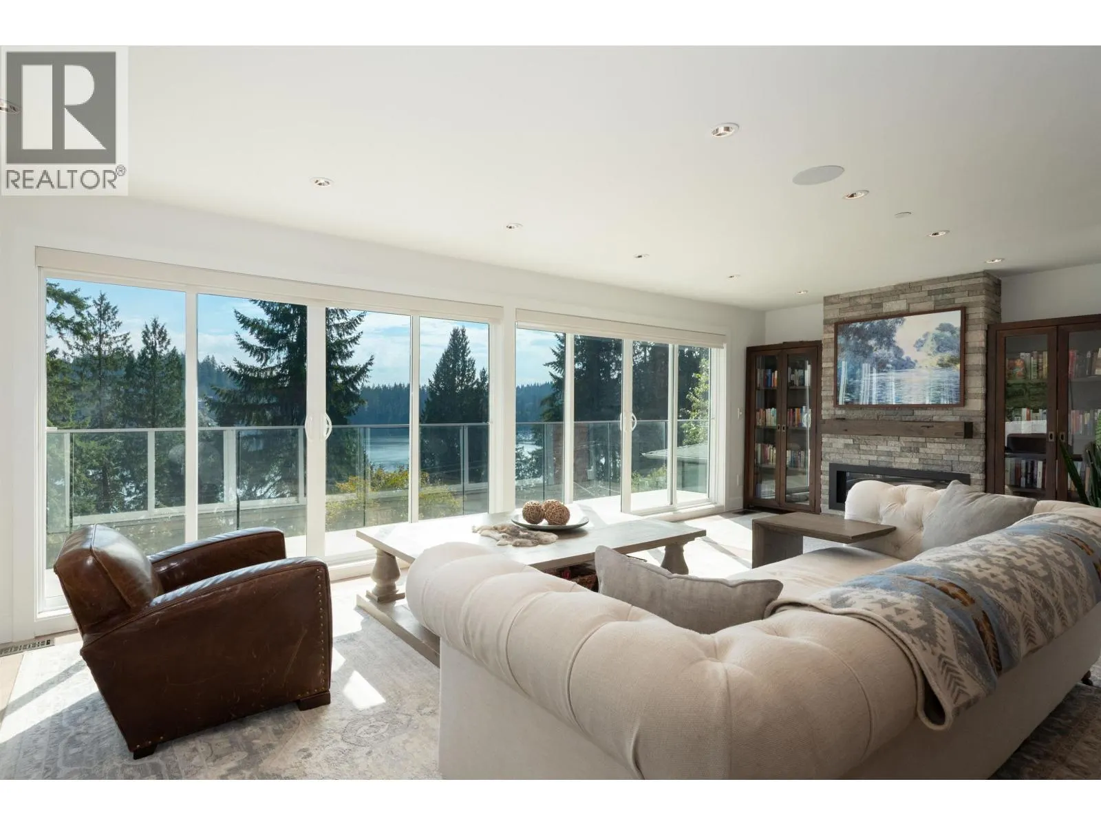 2867 PANORAMA DRIVE