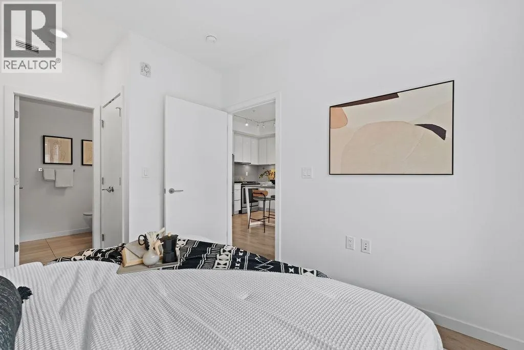 206 725 MARINE DRIVE