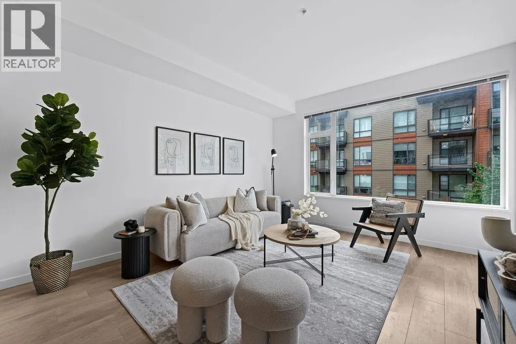 206 725 MARINE DRIVE