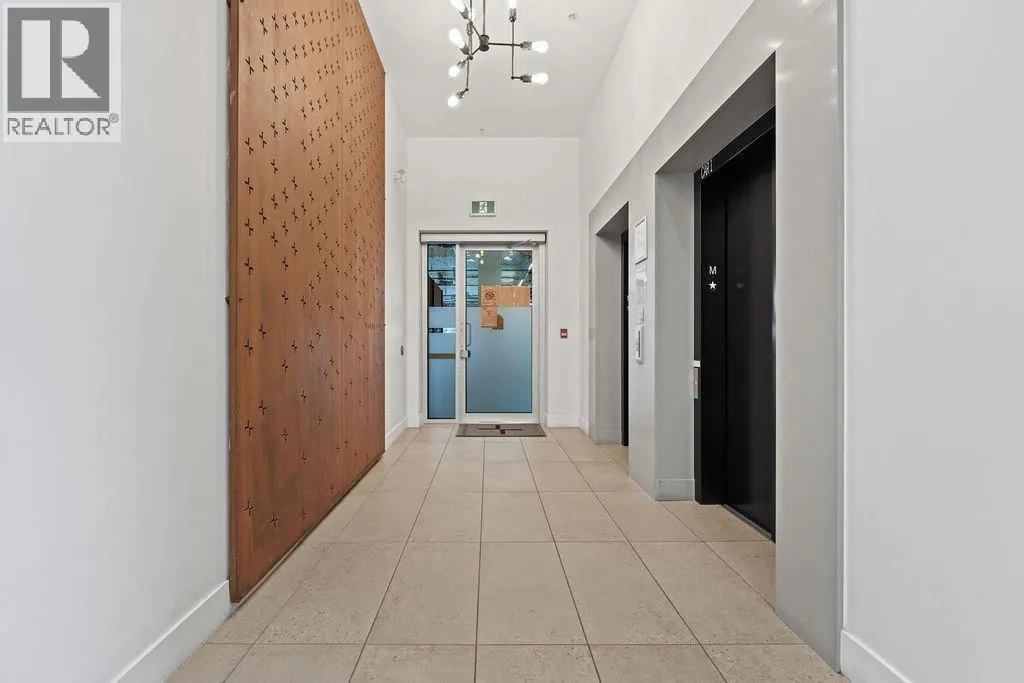 206 725 MARINE DRIVE