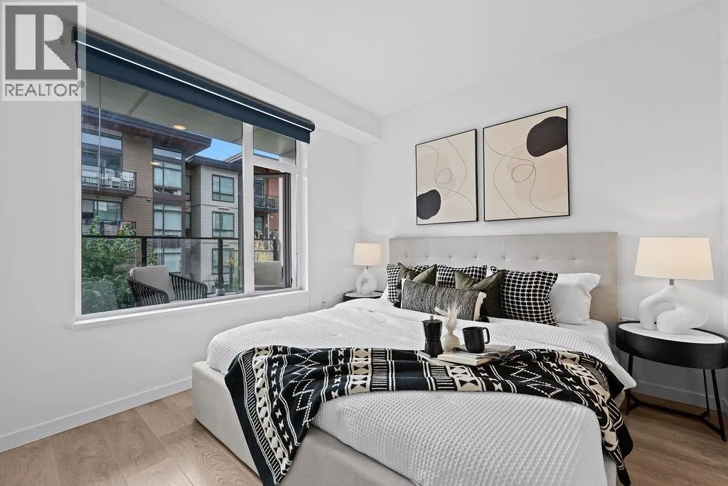 206 725 MARINE DRIVE