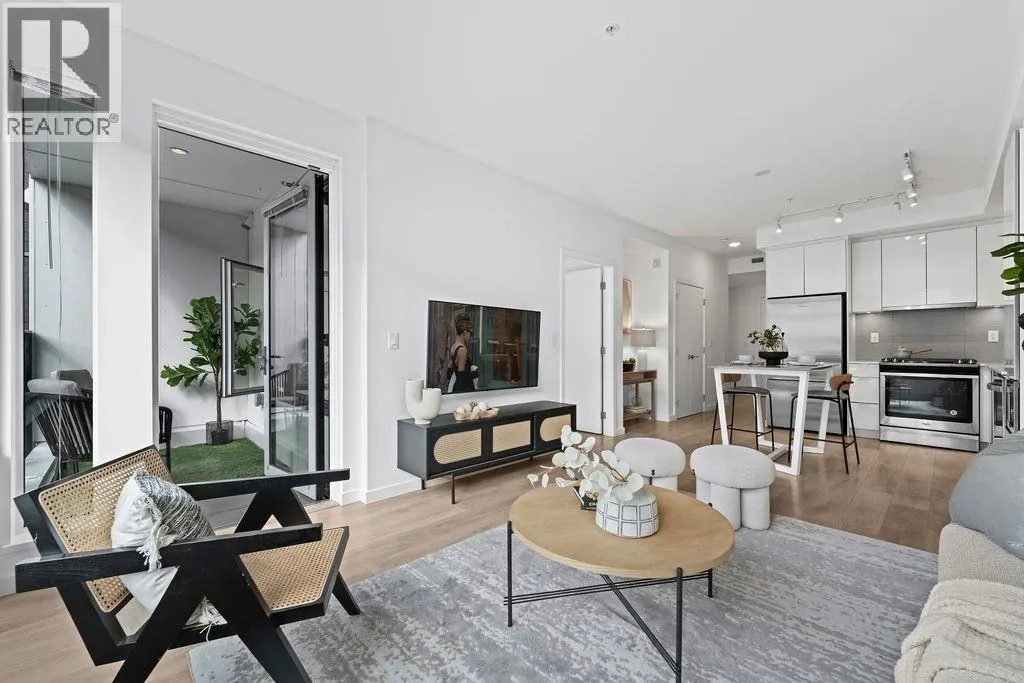 206 725 MARINE DRIVE