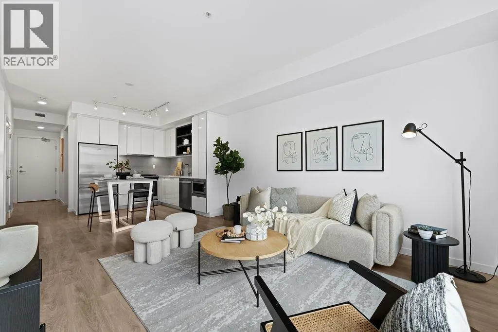 206 725 MARINE DRIVE