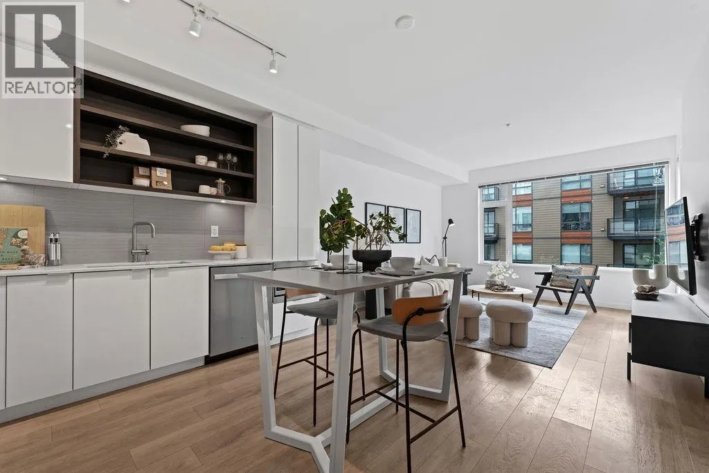 206 725 MARINE DRIVE