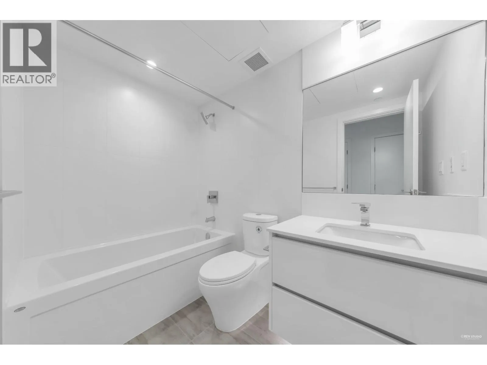 3402 2085 SKYLINE COURT
