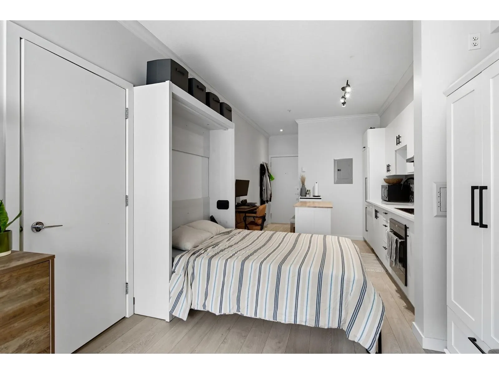 209 13678 GROSVENOR ROAD