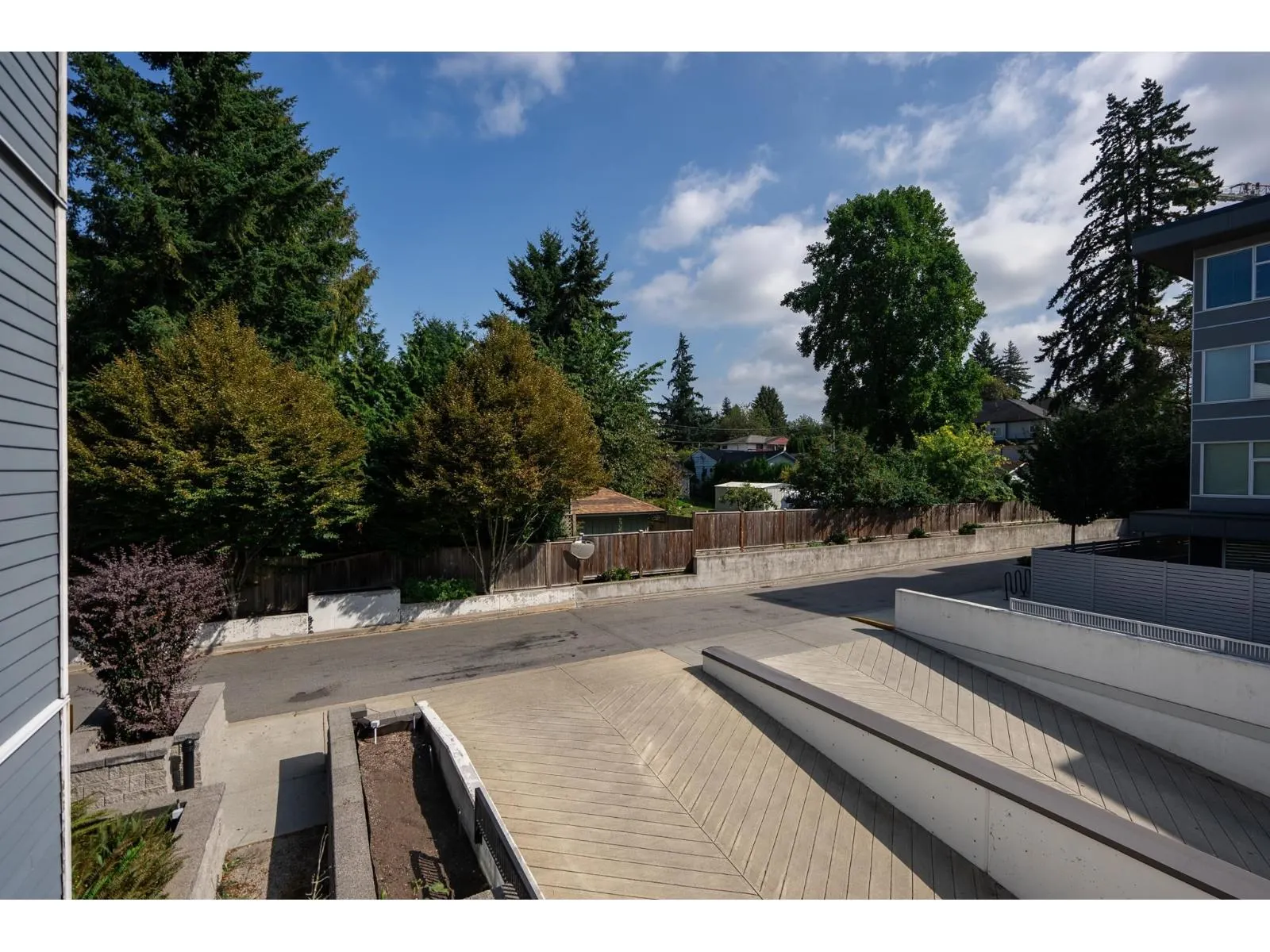 209 13678 GROSVENOR ROAD
