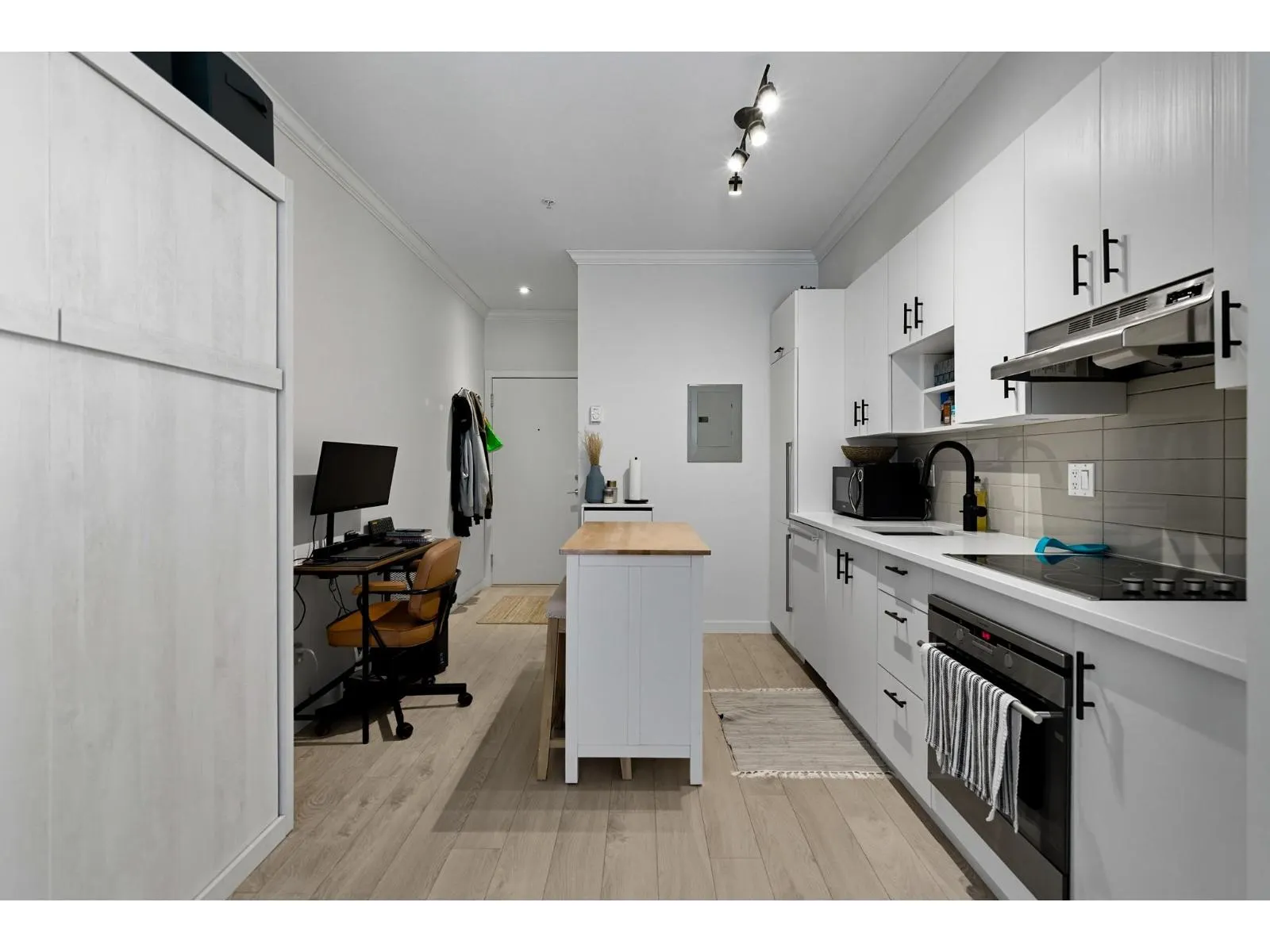 209 13678 GROSVENOR ROAD