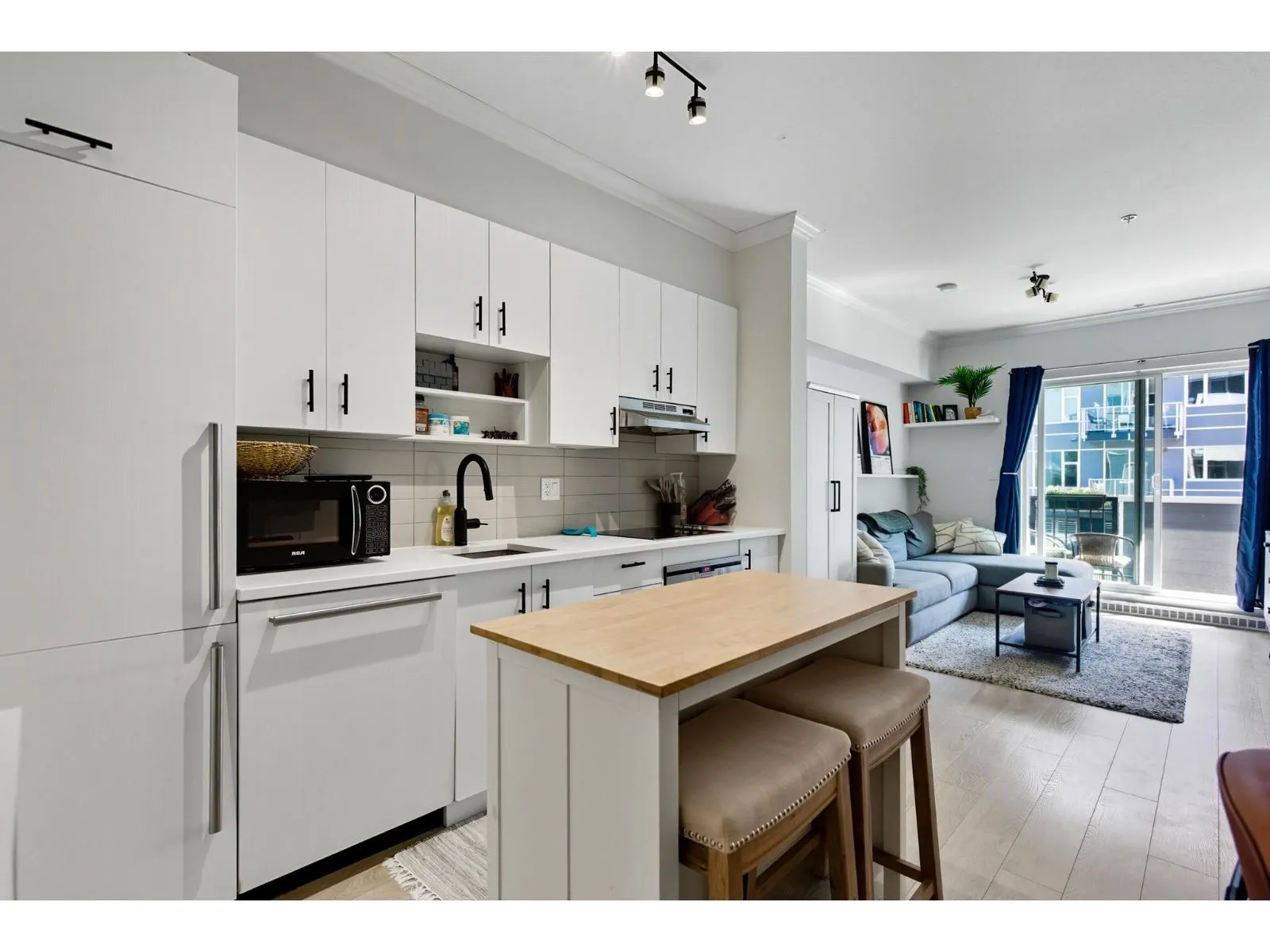 209 13678 GROSVENOR ROAD